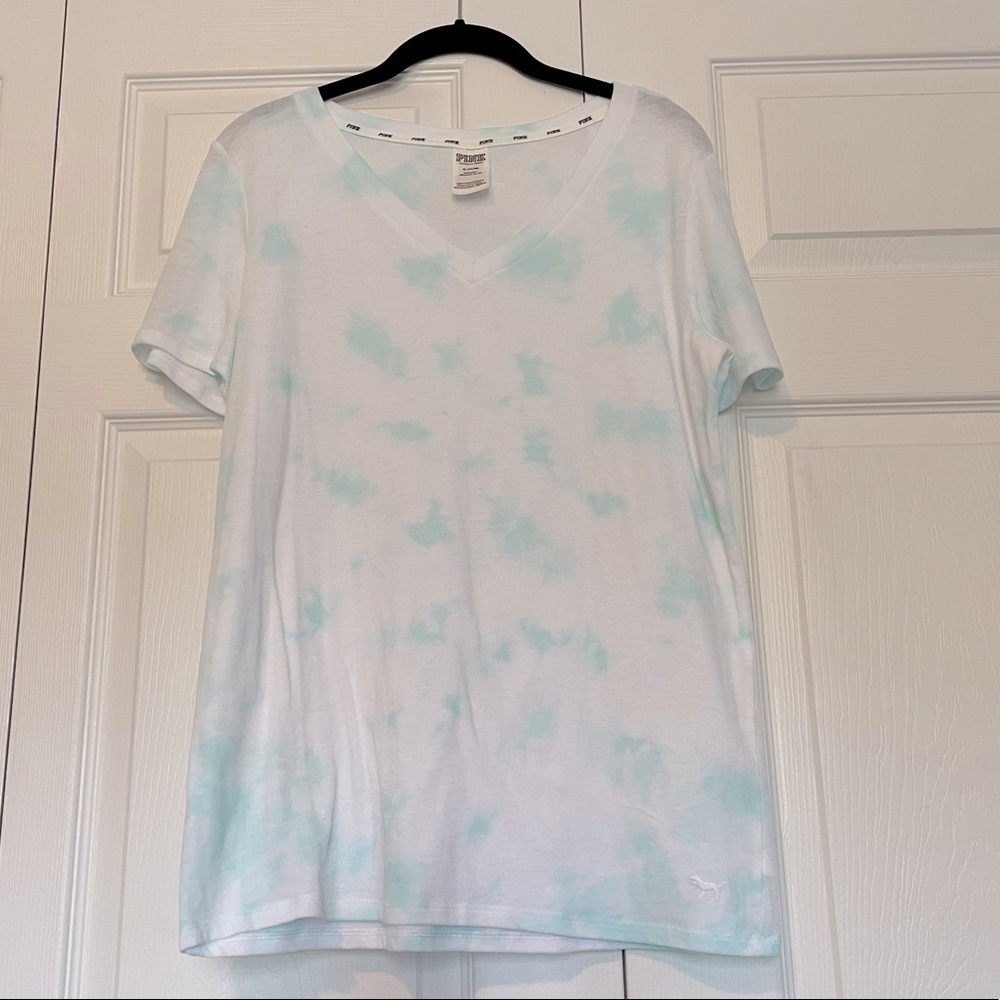 Pink by Victoria’s Secret T-Shirt 💕
